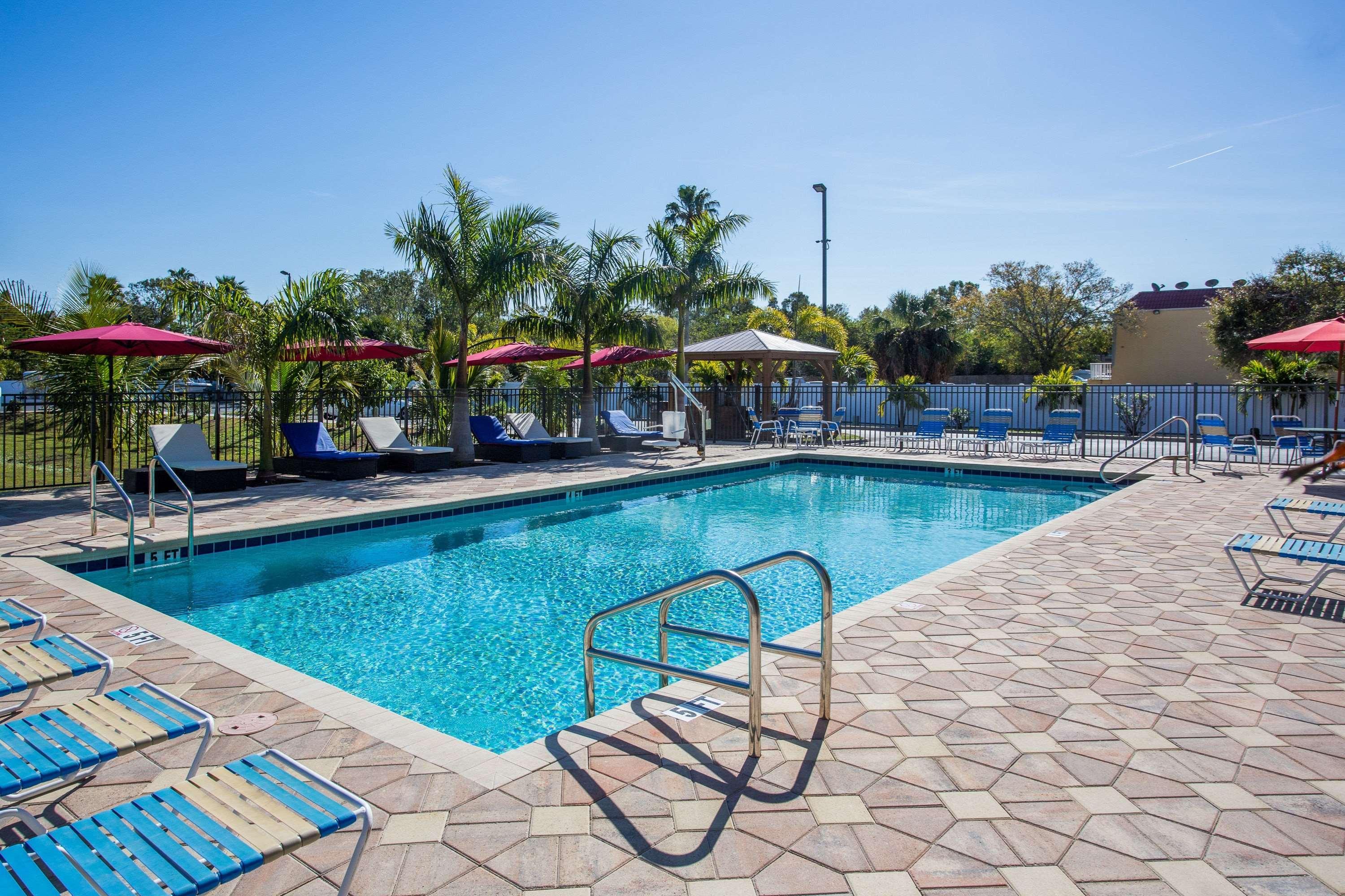 Days Inn By Wyndham Sarasota Bay Eksteriør billede