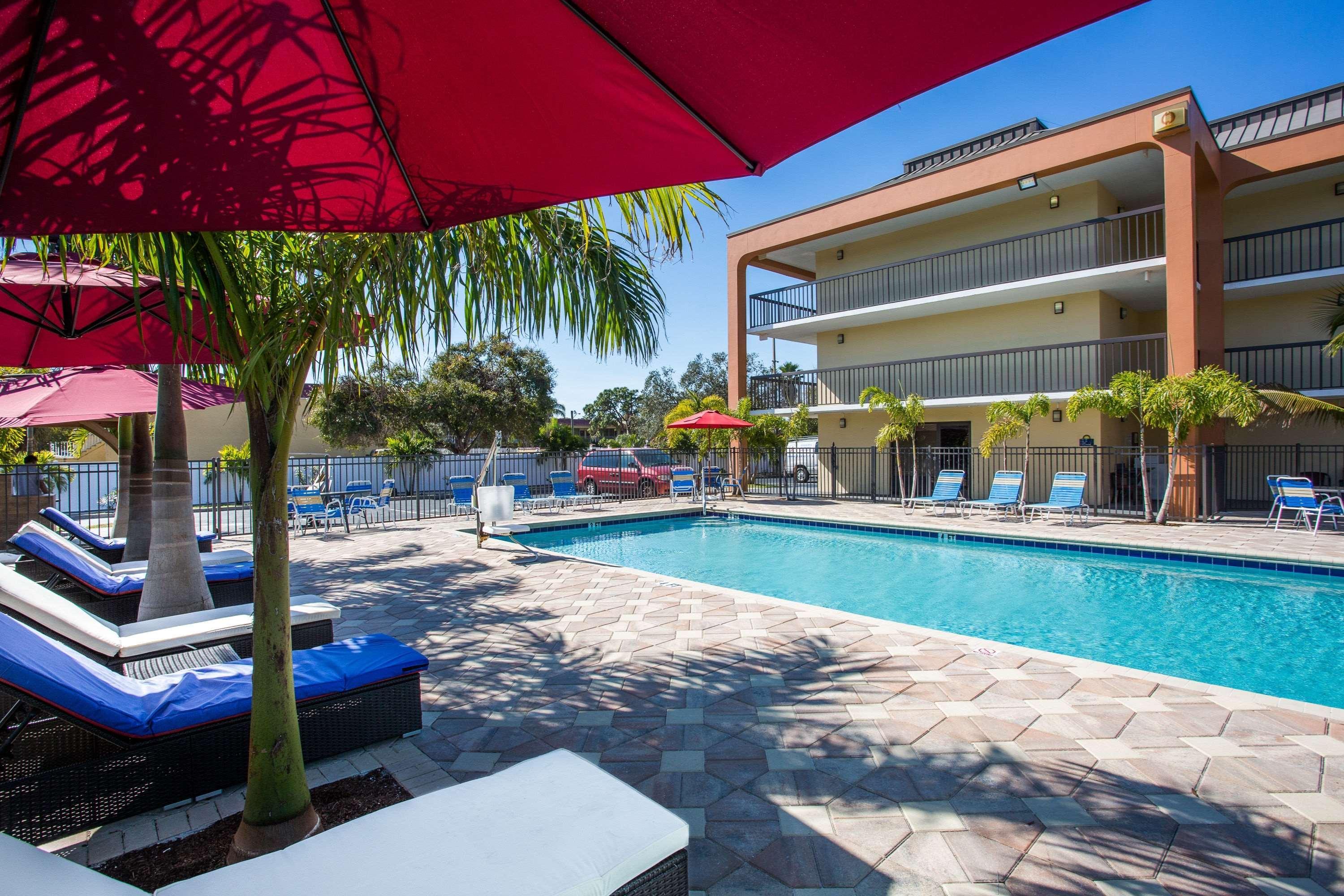 Days Inn By Wyndham Sarasota Bay Eksteriør billede