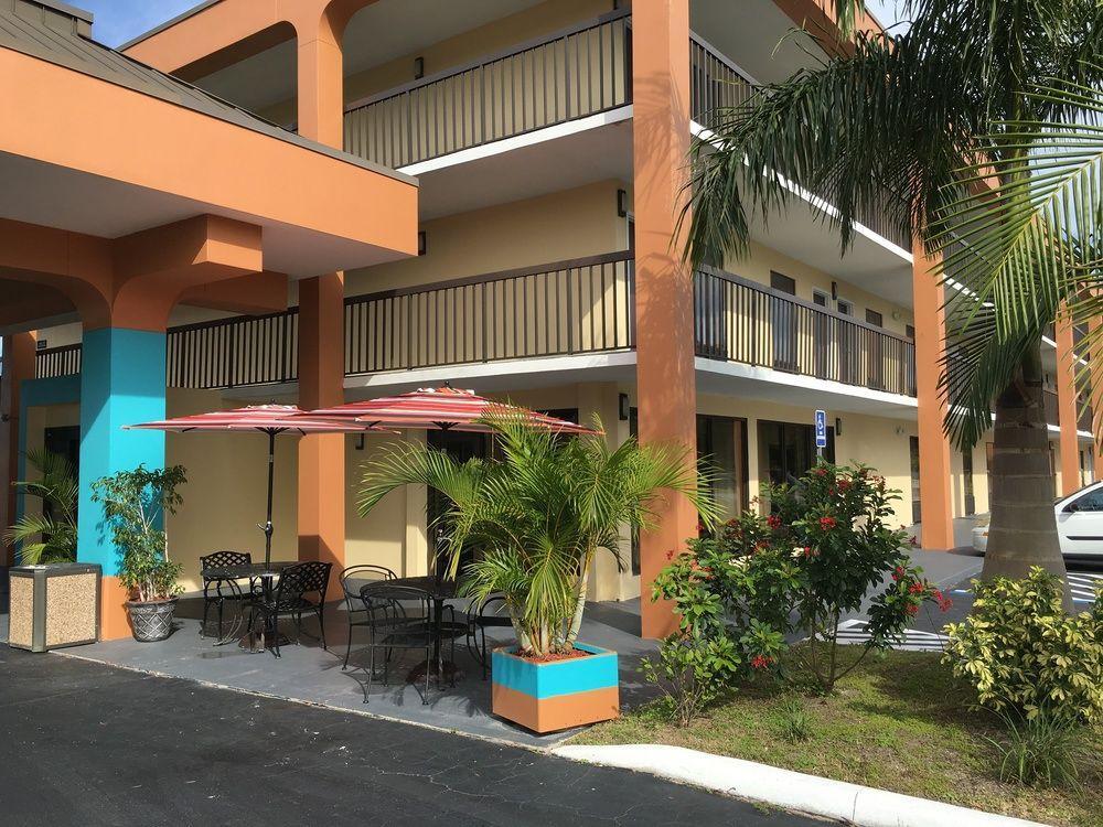 Days Inn By Wyndham Sarasota Bay Eksteriør billede