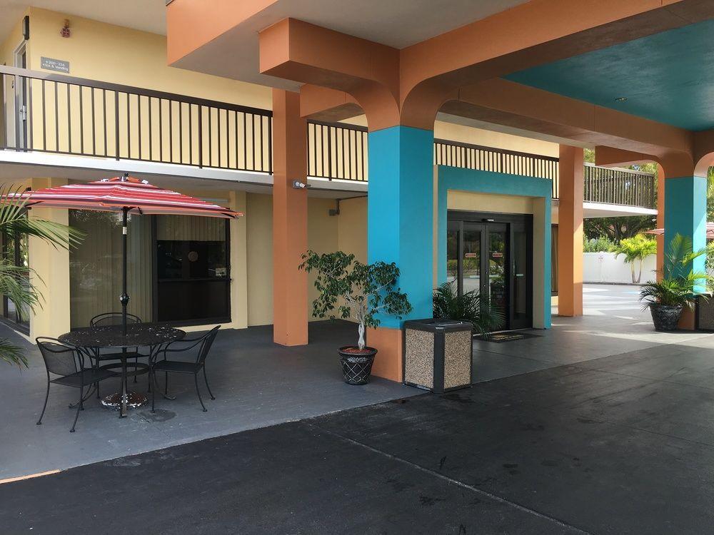 Days Inn By Wyndham Sarasota Bay Eksteriør billede