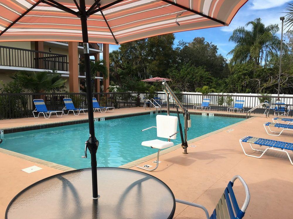 Days Inn By Wyndham Sarasota Bay Eksteriør billede