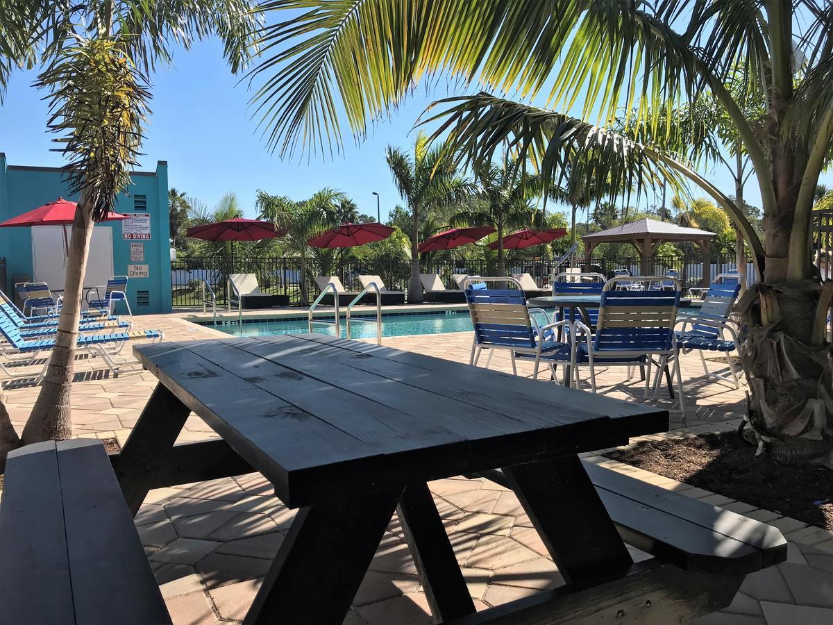 Days Inn By Wyndham Sarasota Bay Eksteriør billede