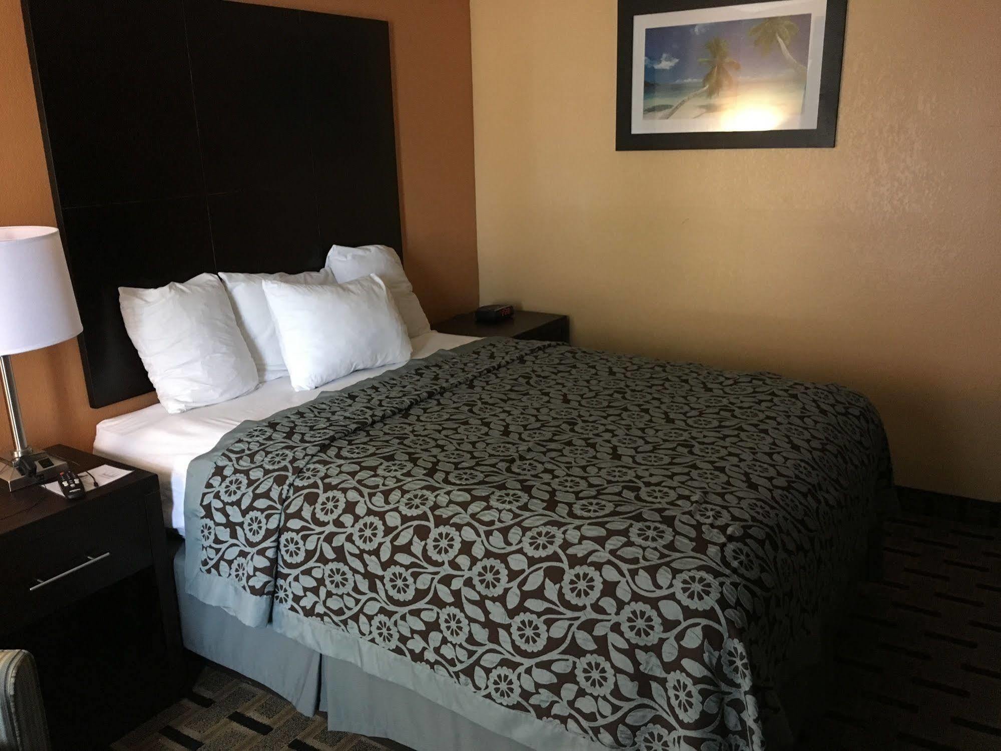 Days Inn By Wyndham Sarasota Bay Eksteriør billede