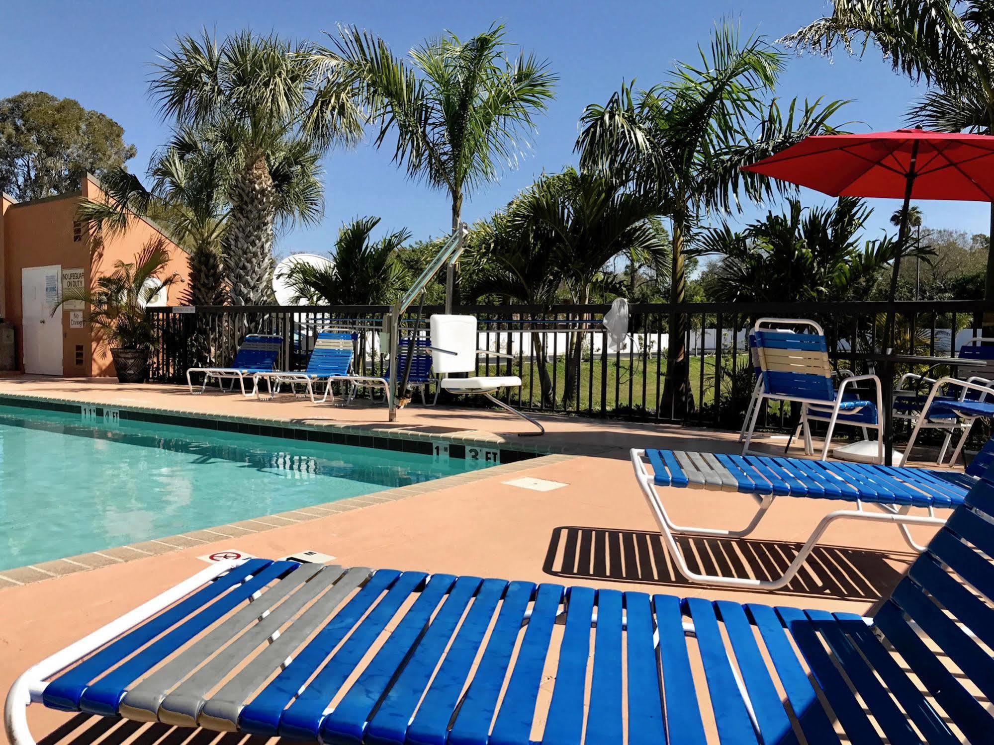 Days Inn By Wyndham Sarasota Bay Eksteriør billede