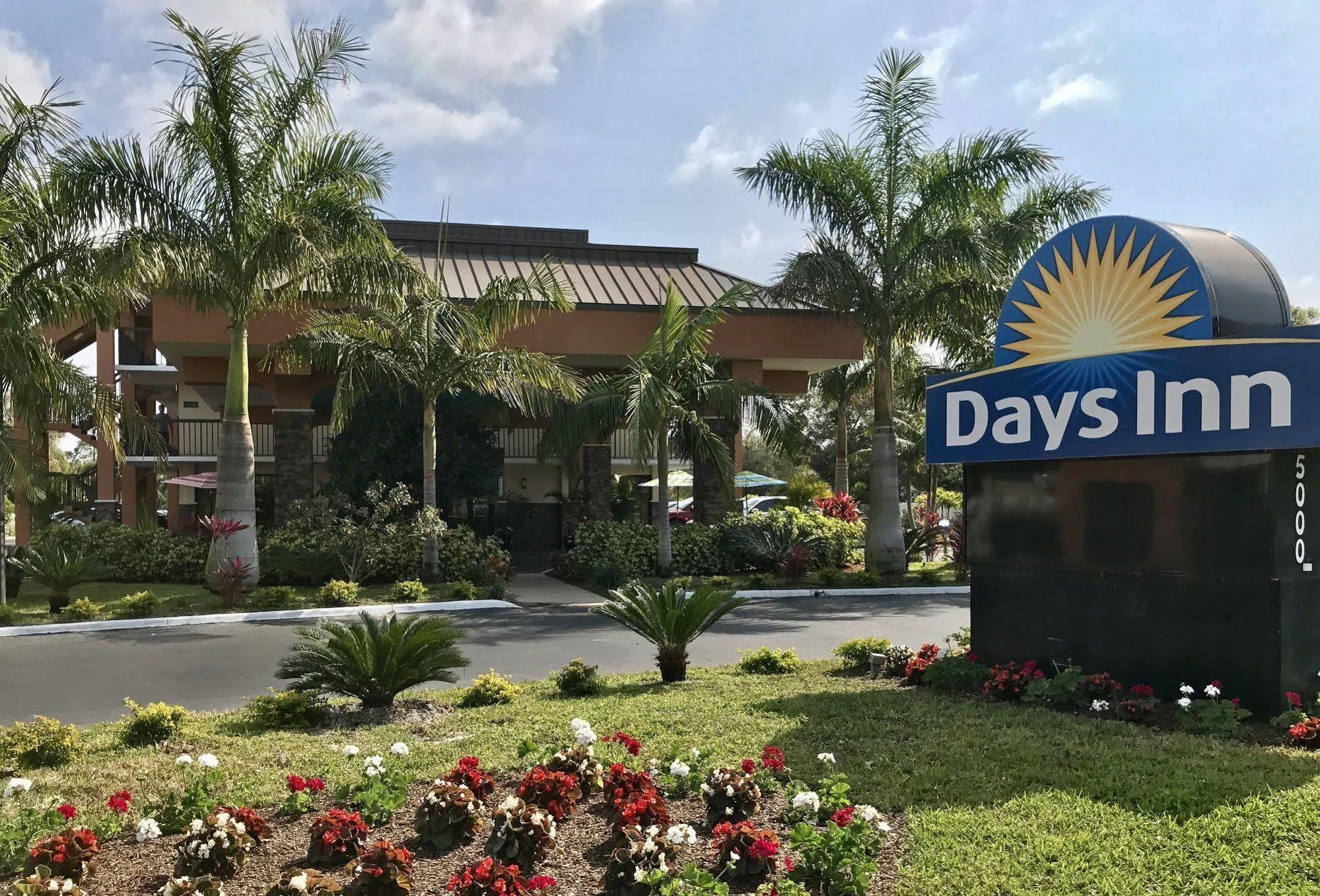 Days Inn By Wyndham Sarasota Bay Eksteriør billede